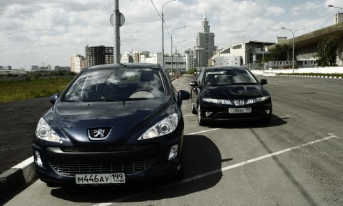 Красота Honda Civic против технологичности Peugeot 308 Красота Honda Civic против технологичности Peugeot 308